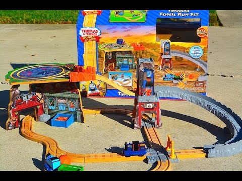 Thomas And Friends DELUXE THOMAS' FOSSIL RUN SET 2014 Wooden Railway Toy Train Review By Mattel