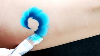 FACEPAINTING: ONE STROKE BLUE ROSE | PINTACARITAS: ROSA AZUL CON TÉCNICA "ONE STROKE"