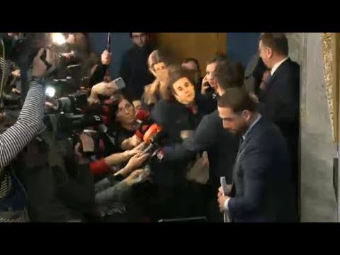 ხოშტარია და  ბოკუჩავა ივანიშვილის გამოსახულებიანი ნიღბებით - შოთაძის მოსმენა პარლამენტში