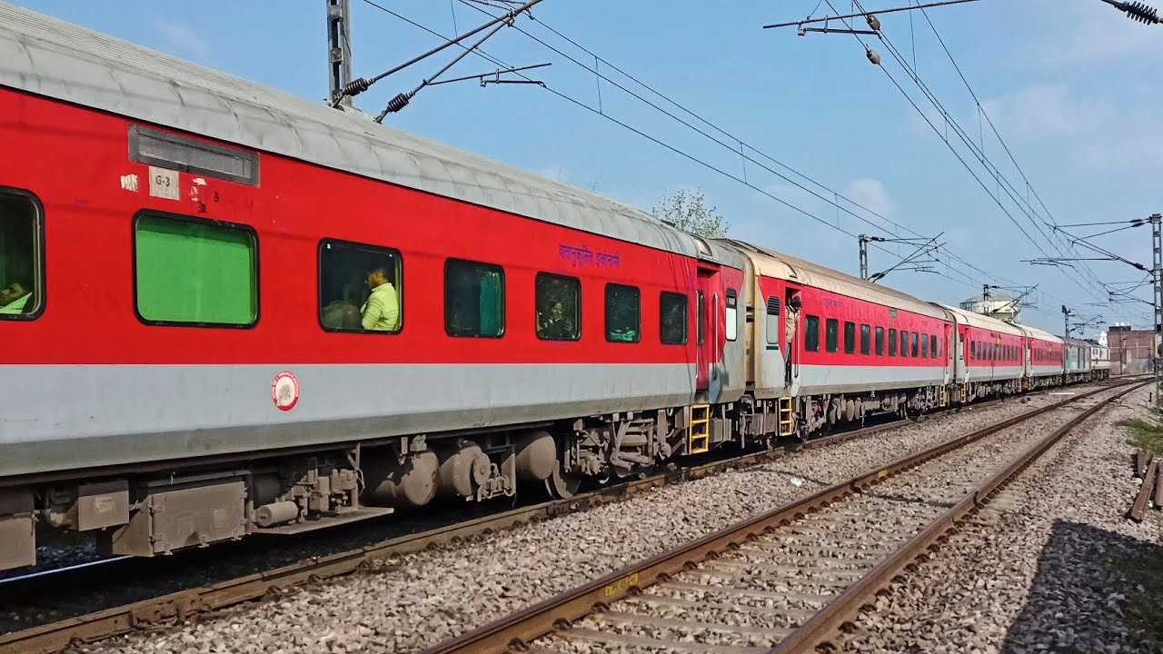 Saharsa Garib Rath Express Accelerating To Full Speed 🔥 | LHB Garib ...