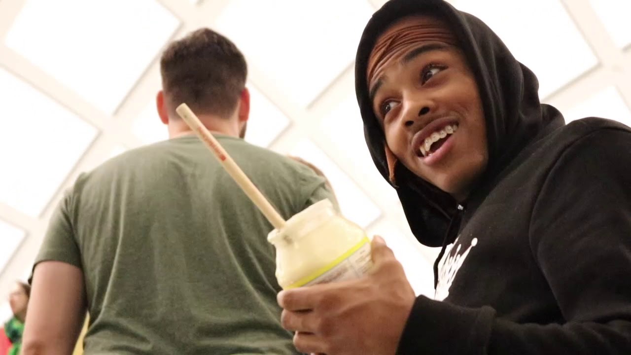 EATING MAYO in PUBLIC𤢠- YouTube