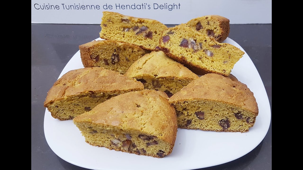 Gâteau à la farine de mais et dattes.قاتو بدقيق القطانيا والتّمر
