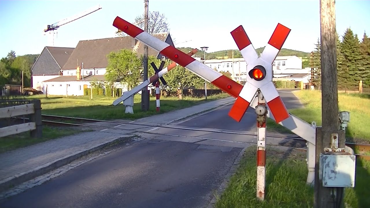 Spoorwegovergang Seifhennersdorf (D) // Railroad crossing // Bahnübergang