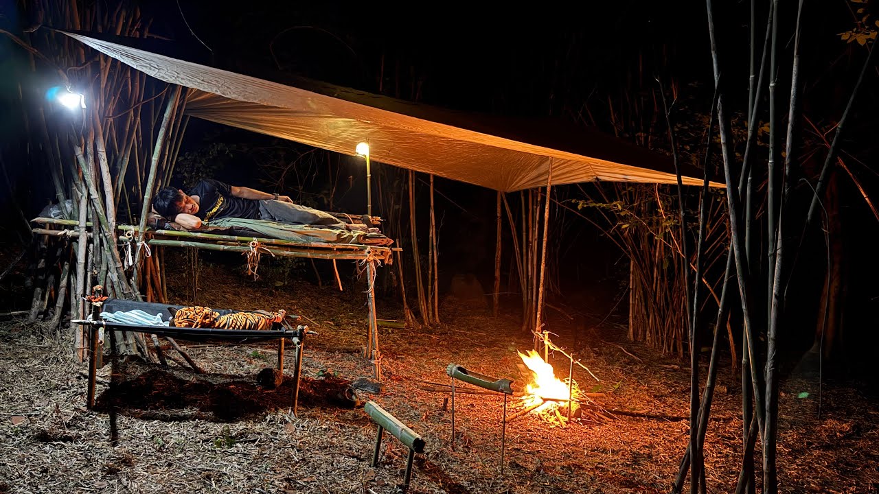 สร้างที่พัก!นอนป่าไผ่รวก ทำอาหารบ้านๆแกงไก่ใต้น้ำ?คืนนี้มีเสืออยู่เฝ้าเวรยาม!