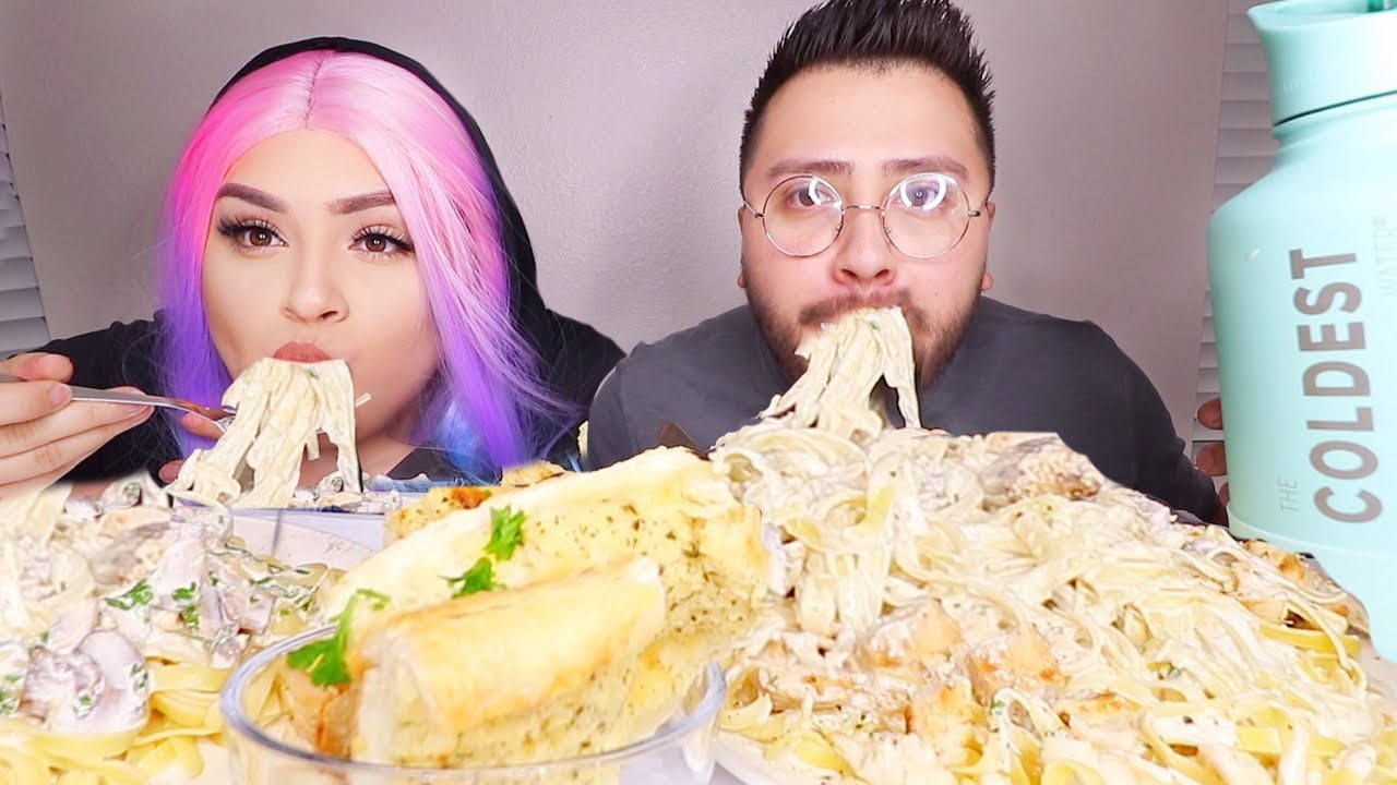 CREAMY FETTUCCINE CHICKEN ALFREDO MUKBANG