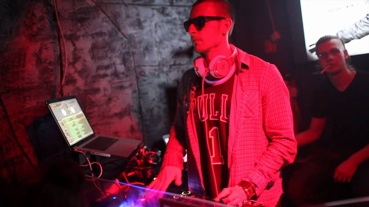 DJ CLUBKILLA IN GARAGE CLUB