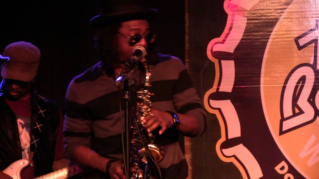 Mira Gypsy Elise & The Royal Blues - "I Need A Drink" en YouTube Mira Gypsy Elise & The Royal Blues - "I Need A Drink" en YouTube