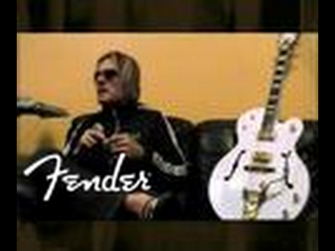 Billy Duffy talks about his Gretsch® White Falcon™ | Fender