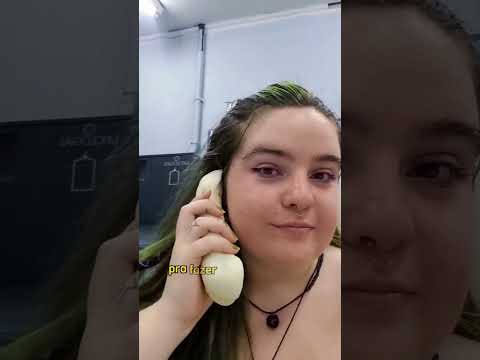 E não é que a ideia de fazer uma jaqueta com um baita gorro em formato de Orelhão deu certo? haha