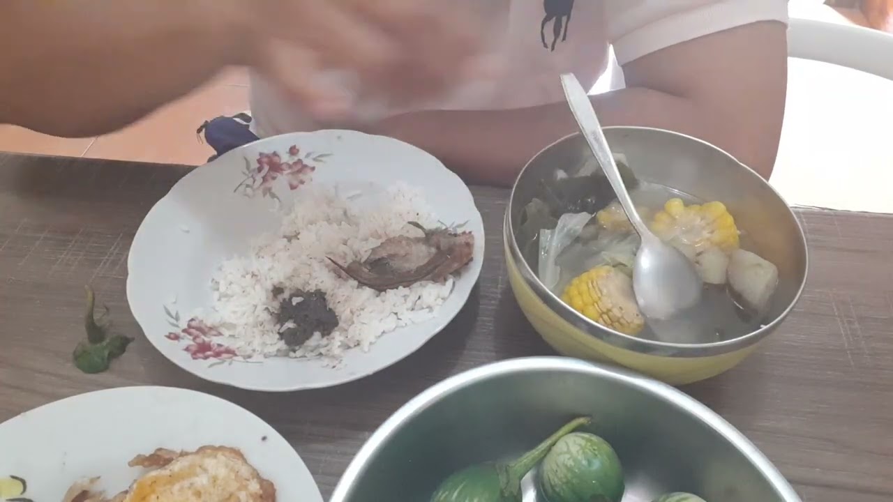 Maksi dengan sayur ,asam ,lalap terong ,sambel trasi ikan asin  mantul  