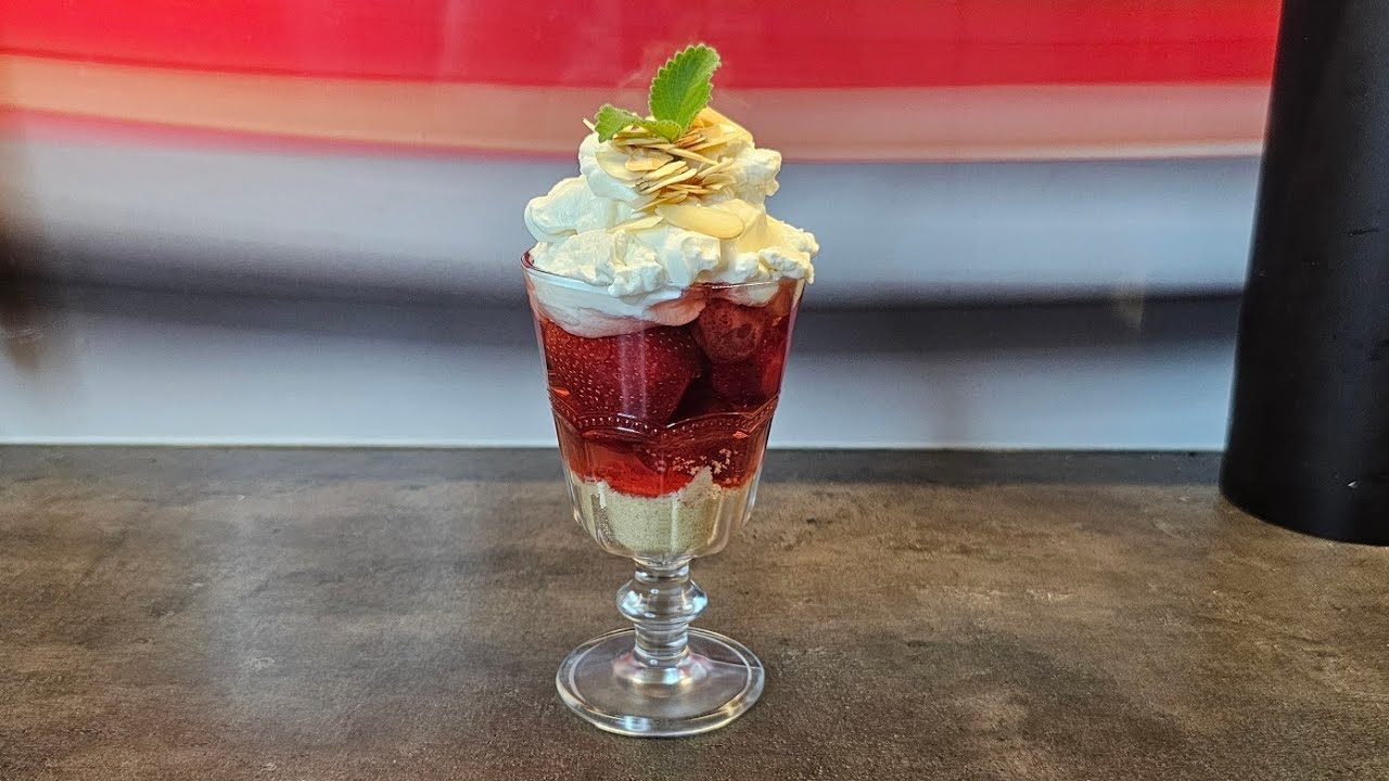 Truskawkowa  chmurka w pucharkach z Thermomix #paulitawita