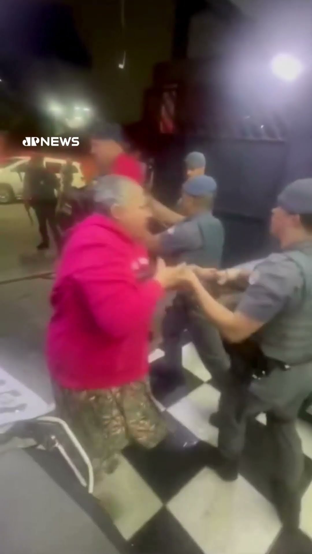 Idosa fica ferida em ação da Polícia Militar em Barueri (SP); caso está sob investigação #shorts