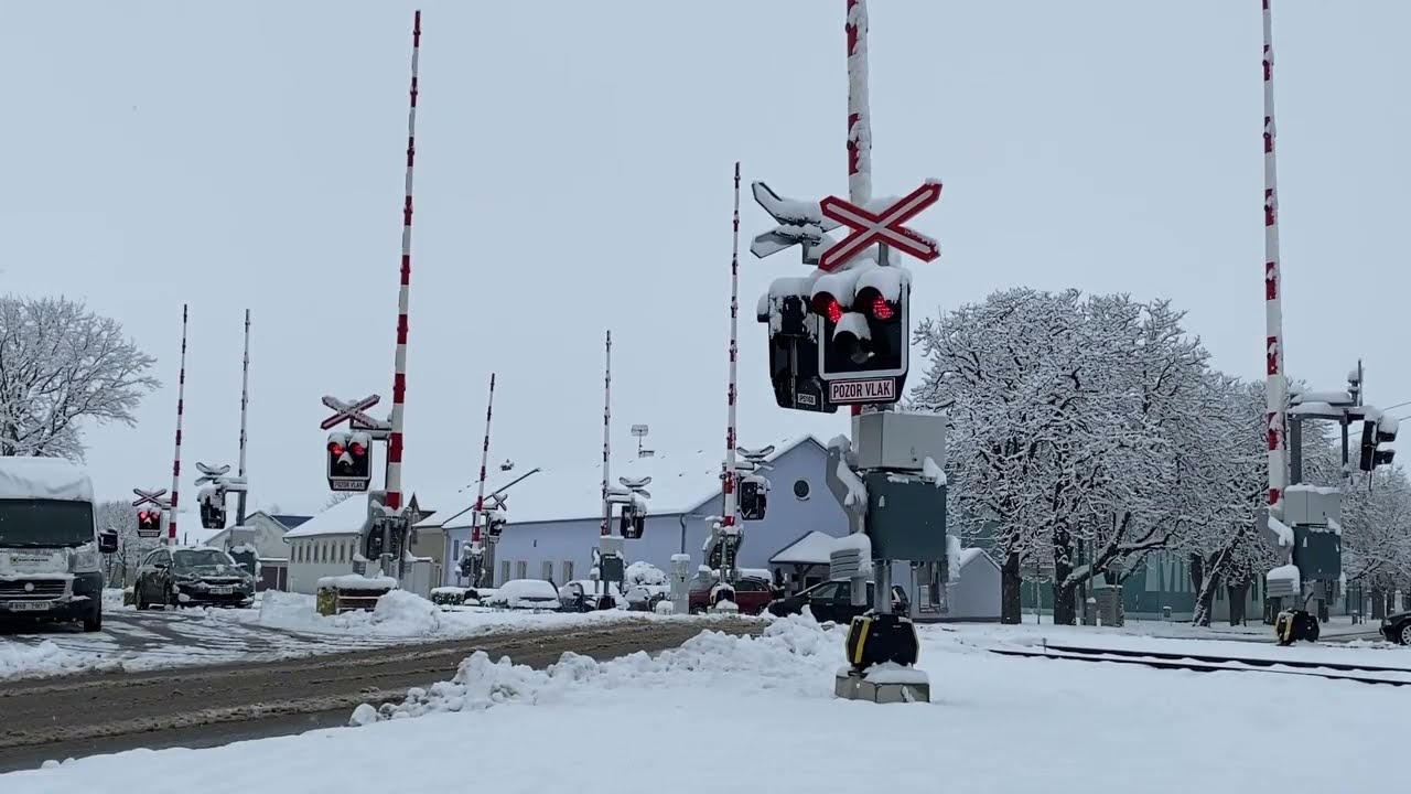 Mix českých železničních přejezdů natočených v roce 2023