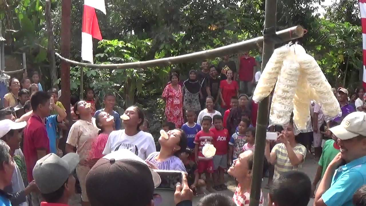 VIDEO LUCU HUT KEMERDEKAAN RI KE 71 DESA KENITEN I GENENG NGAWI
