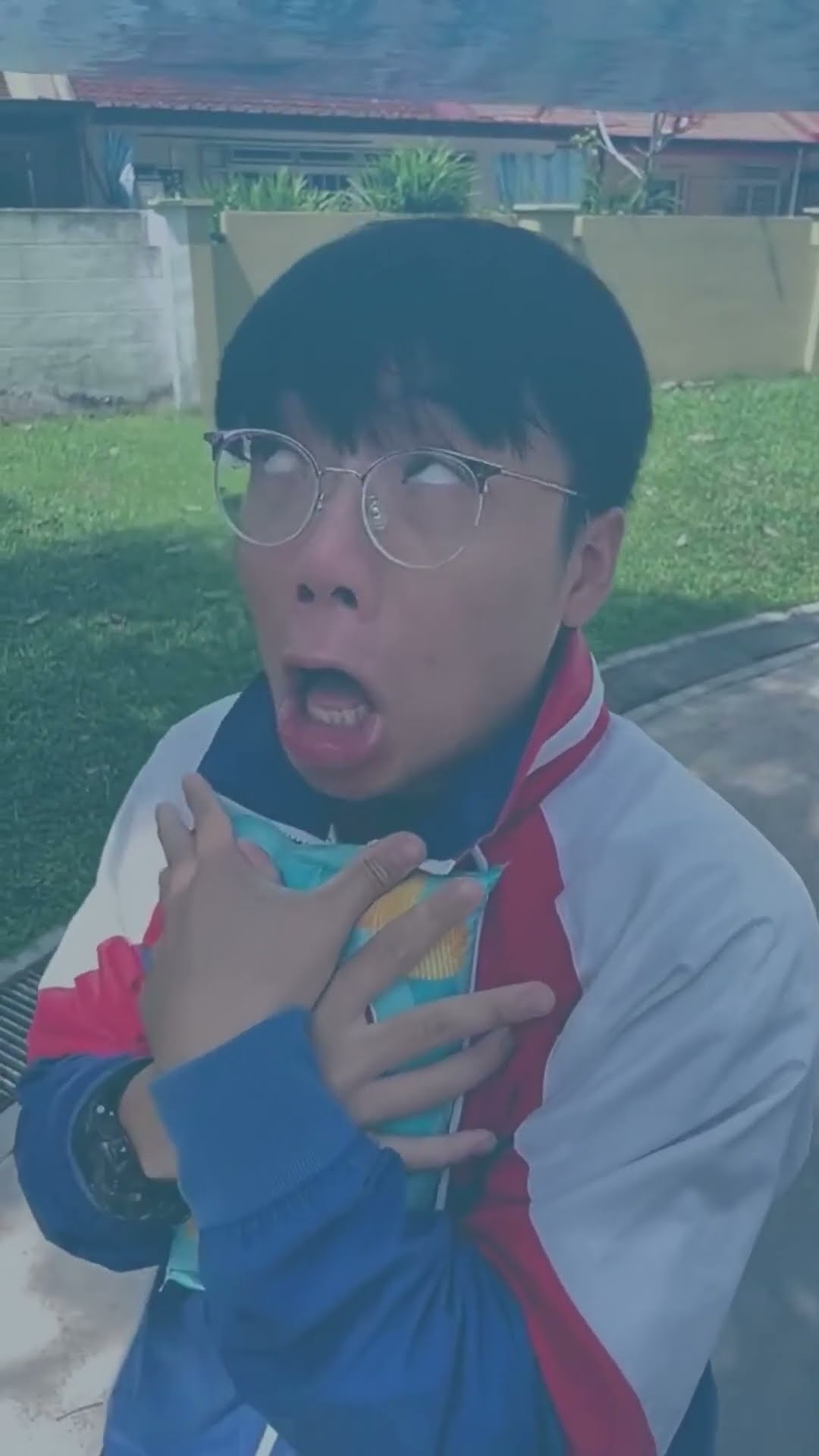 Dropping WATER BOTTLES Be Like... #shorts #mingweirocks