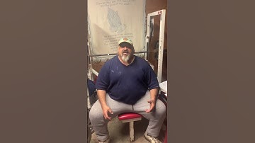 700 IB Hex Bar Deadlift almost acatastrophe! By the grace of God I pulled it and didn’t get hurt ❤️