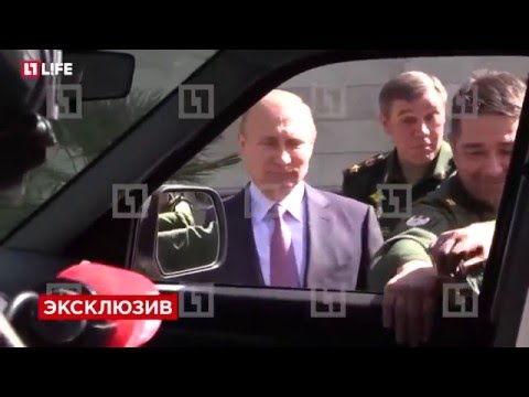 Генерал оторвал ручку УАЗ «Патриот» при демонстрации Владимиру Путину