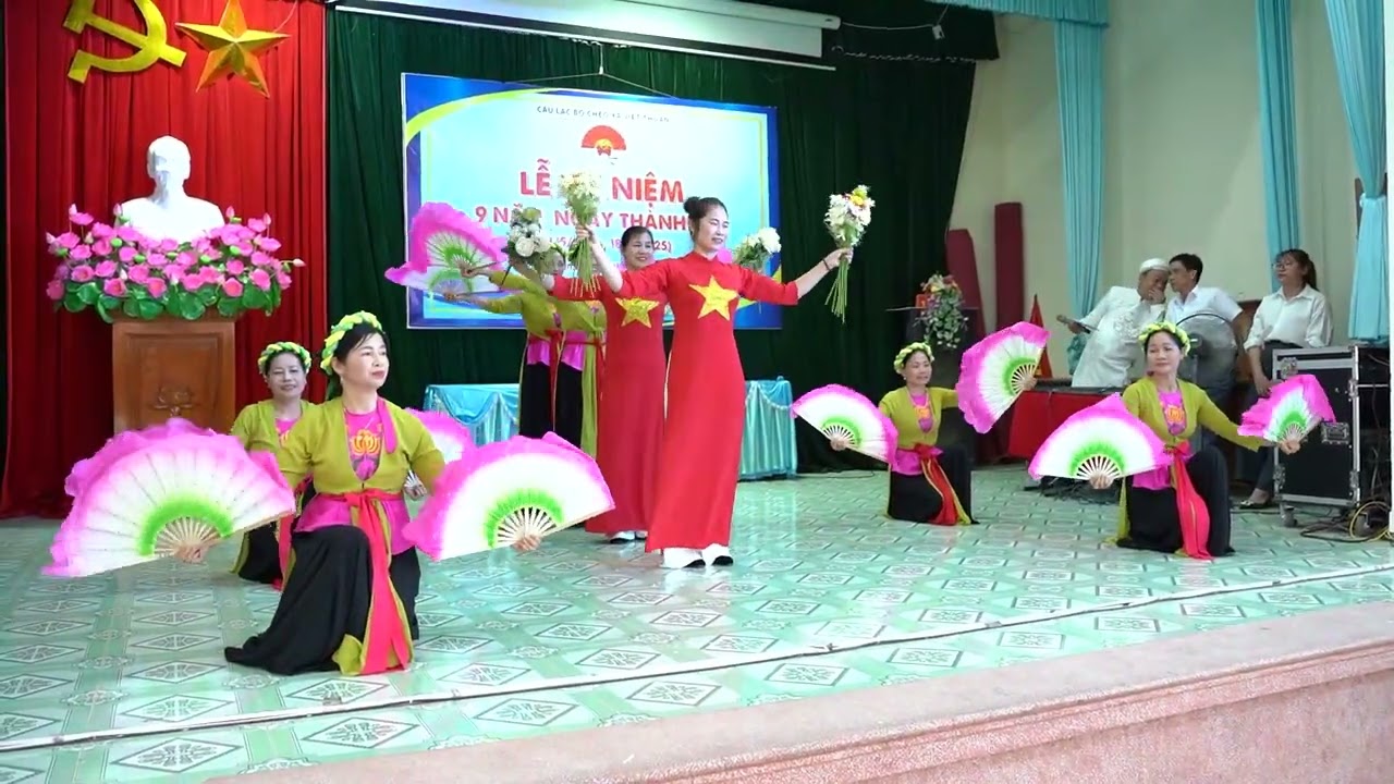 Đất Nước Tình Xuân , CLB Chèo Xã Việt Thuận