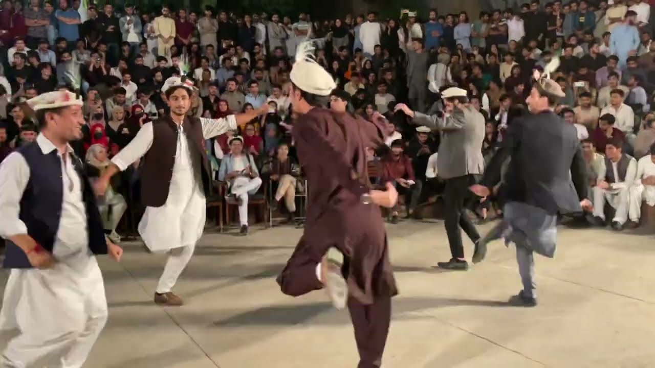 Gilgiti Boys dance on Dewano song  Dewano Shina Song Dance  Gcu Lahore