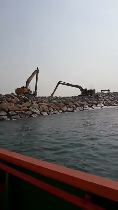 Pembangunan breakwater port kuantan.
