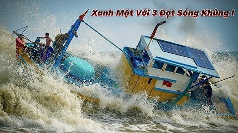 3 Đợt Sóng Khủng Dựng Đứng Đập Liên Tục! Ghe No Nước Muốn Chìm. Ngư Dân Chân Rung Xém Rớt Xuống Biển