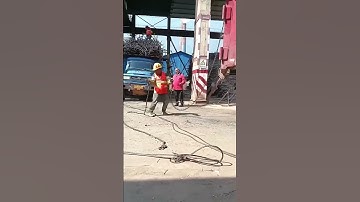 Loading long chains onto a truck with clever techniques