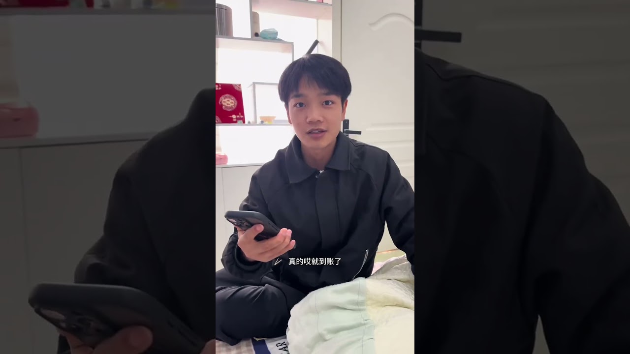 农村四娃夫妻的乡村生活 小伙演出完回来 看着几个孩子开心的样子 一天的疲惫都消失了……#记录生活#四娃家庭#夫妻#抖音商城