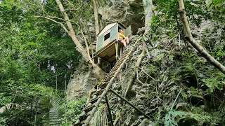 The girl built an ideal viewing shelter on a high cliff. Do you have any other ideas?