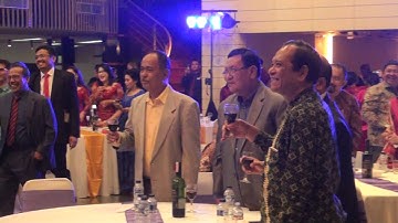 Lissoi...Lissoi...Lissoi., minum ma Wine mi...