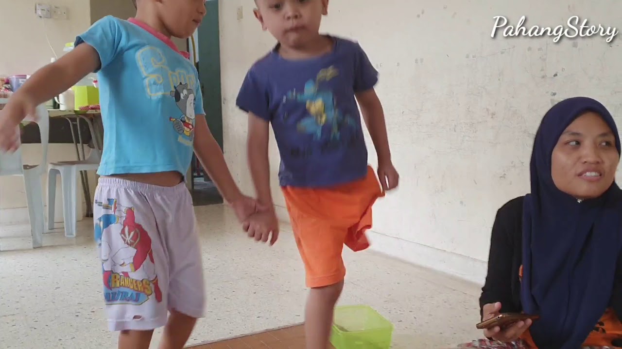 Kaki kanak-kanak dipotong - mula sakit selepas disepak