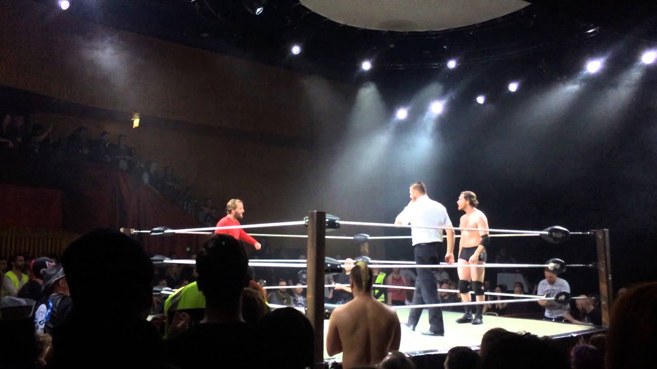 Levi Petrus vs. Huckleberry Sinn – Entré