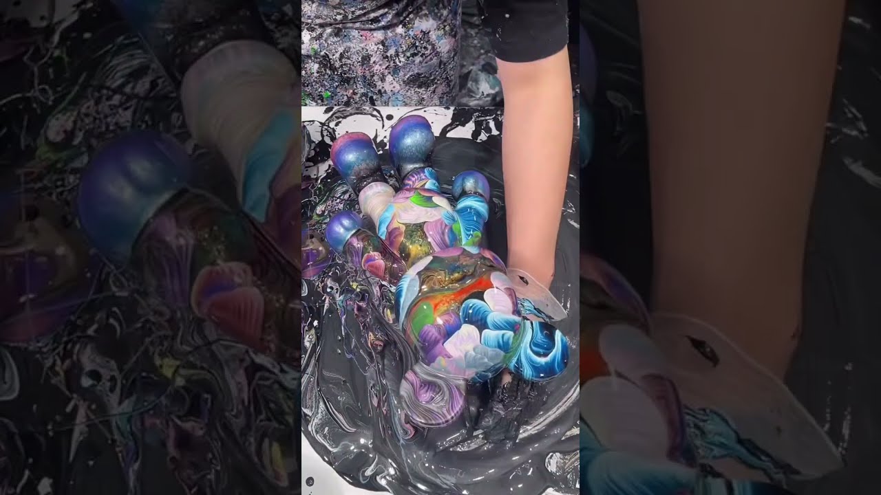 Use the color scheme to made cute Labubu 