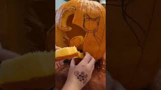 Cat Jack-o'-lantern Carving 🐈‍⬛ #pumpkincarving #blackcat #halloweenart #autumn #shorts