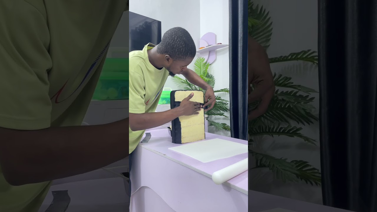 This PS5 is not meant to be played, it&rsquo;s to be eaten! #psnow #cake #cakeart  #cakedecorating #baking