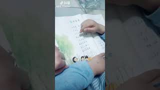 【抖音搞笑】家长辅导熊孩子(3)：20191229熊孩子写作业搞笑视频！ 陪孩子写作业一定要有耐心，要不然肯定得气死。