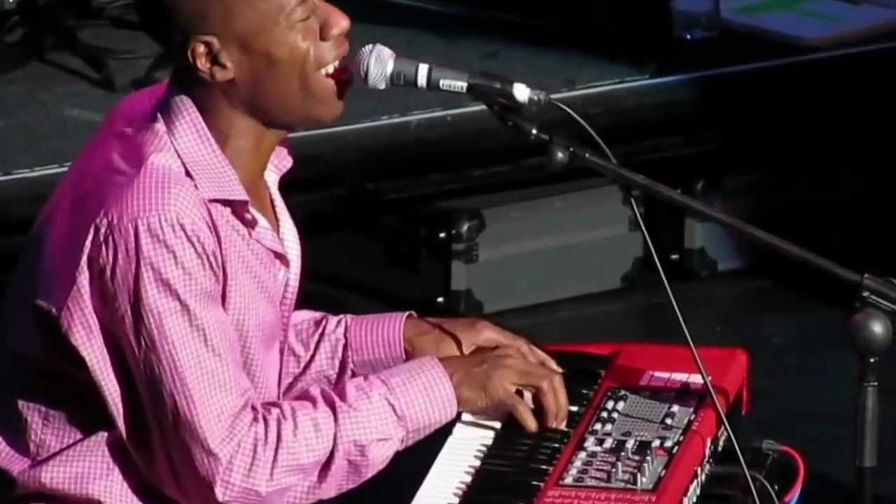 Mike & The Mechanics - The Road  (Live)