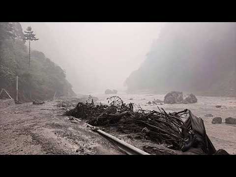 Video Nepal, inondazioni e frane a Nuwakot: centinaia di dispersi
