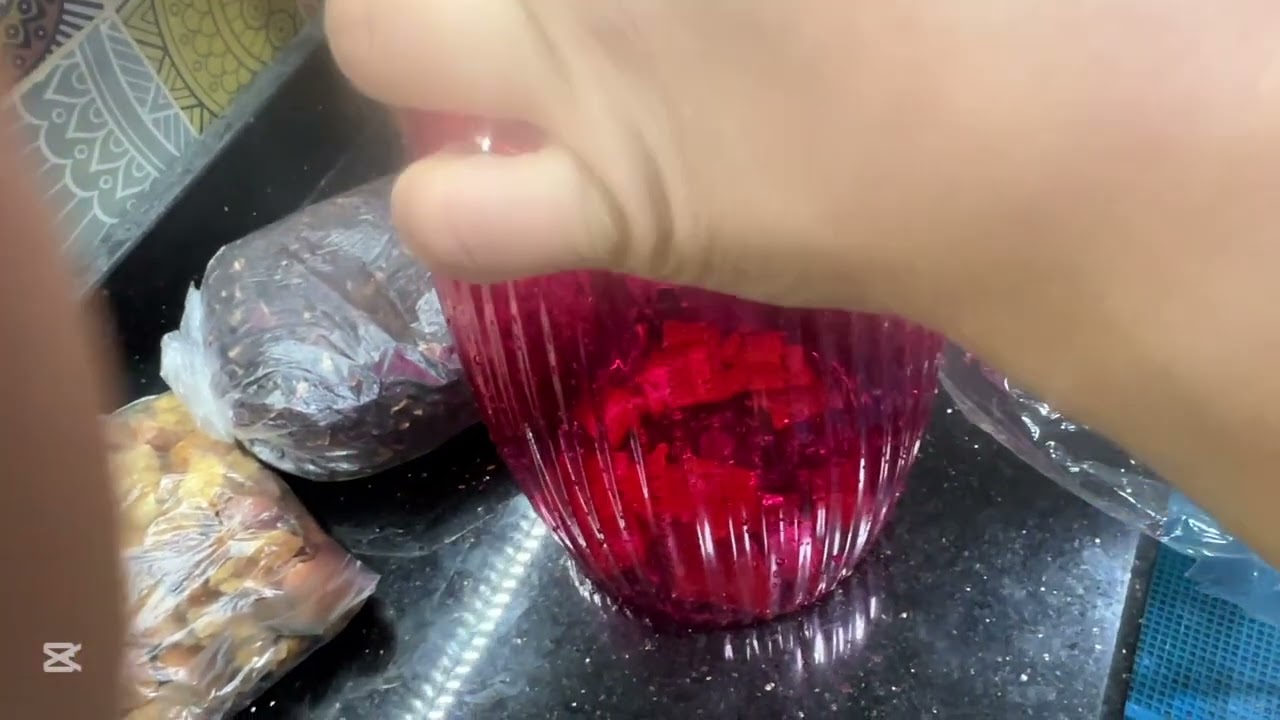 تحضير المشروبات الرمضانيه الجميله مع لارين وخصوصا قمر الدين 😍😍😍😍😋😋😋😋