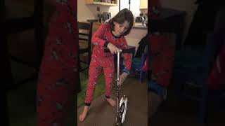 How to open and close a Razor Scooter
