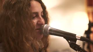 Frida Raz- Something to burn (live session) Net Worth