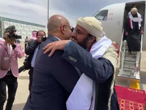 لحظة وصول الابطال محمد محمد عبدالله صالح وعفاش طارق صالح محمد عبدالله صالح 