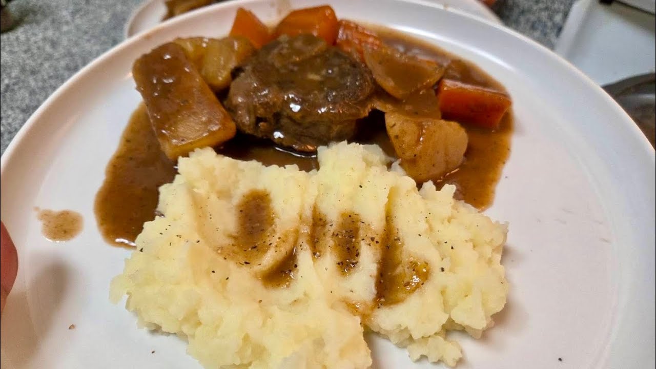 สตูเนื้อกินกับมันบดอร่อยมากค่ะ￼