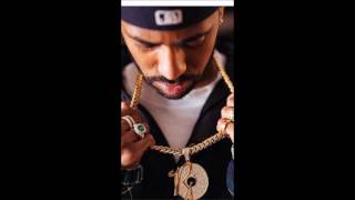 Jay-Z Surprises Big Sean With Brand New Rocnation Chain!!