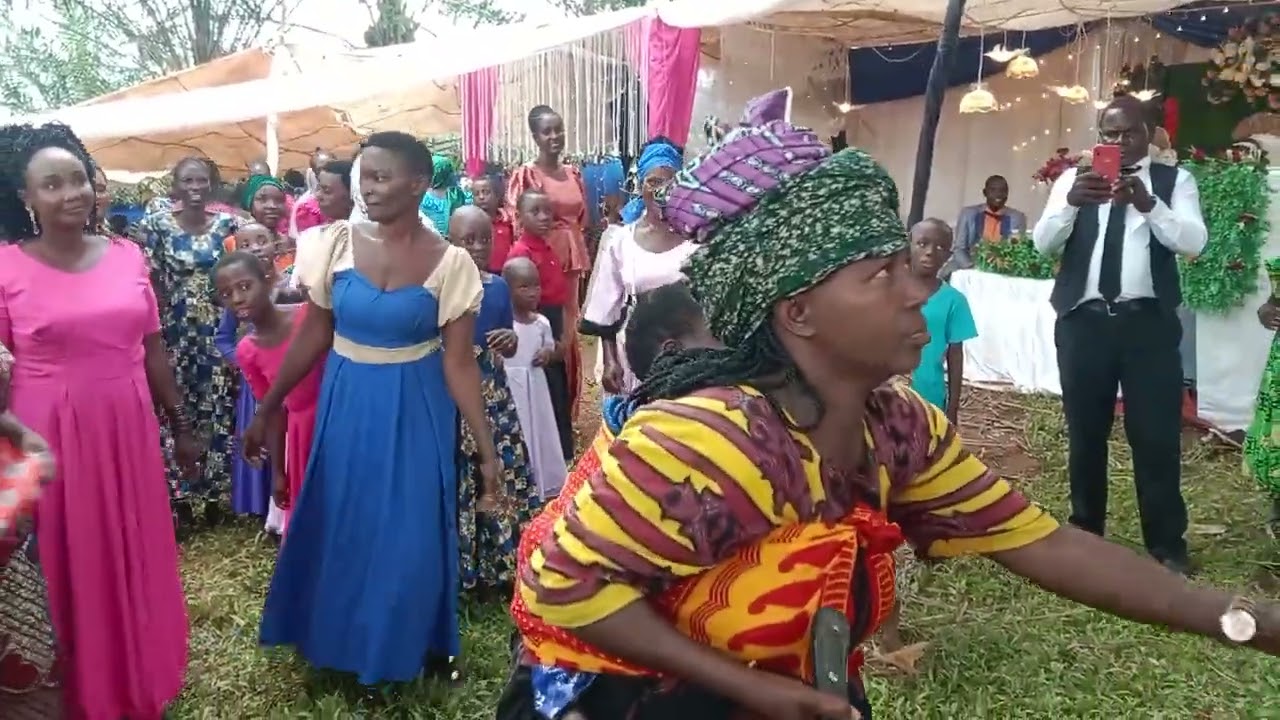 TAZAMA MOJA YA BURUDANI NA SHANGWE HARUSI ZA WAHA WA MGARAGANZA KIGOMA