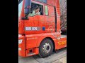 A female truck driver born in the 90s loaded vegetables in Qujing Yuezhou heading to Guangdong's