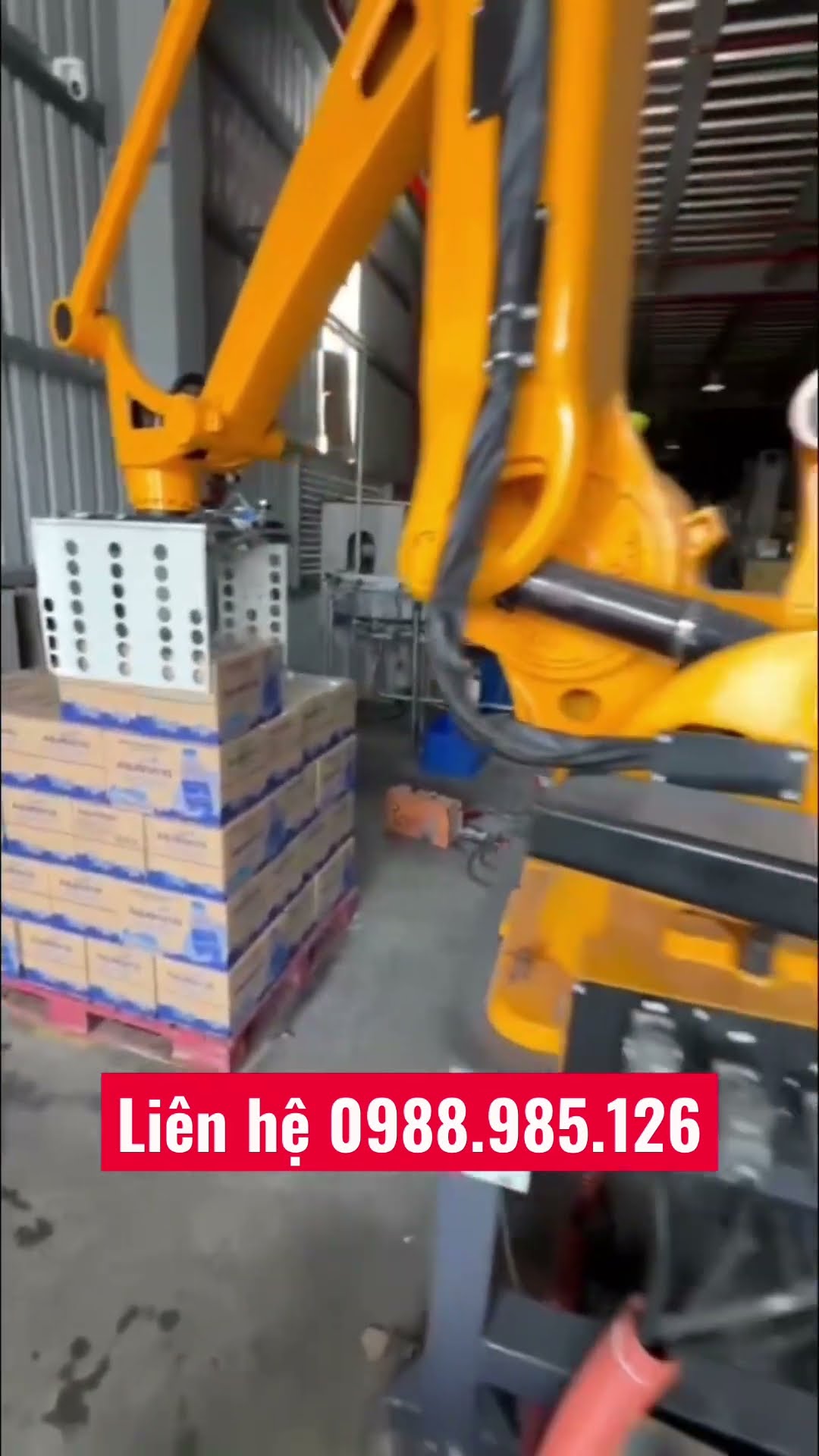 Lắp đặt cánh tay robos cho nhà máy nước đóng chai tự động