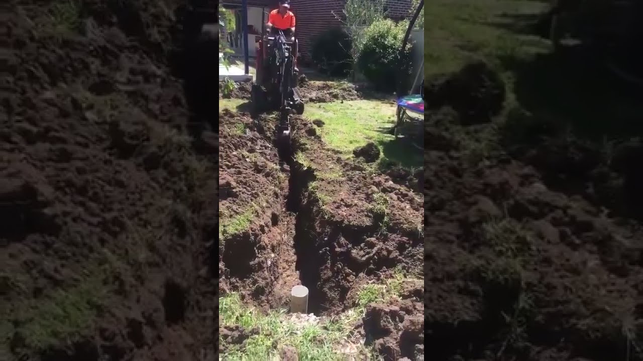 UHI UME EXCAVATOR Trenching backyard with ume12 1.2t excavator. Excellent feedback from customer .