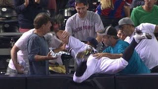 COL@SD: Medica falls into stands after making catch