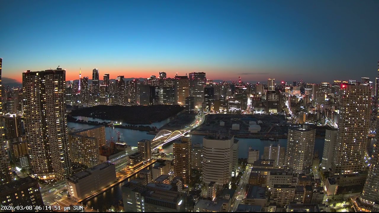 東京ライブカメラ 4K | 港区・築地 | 夕焼けと都心の景色 | 2026-03-08