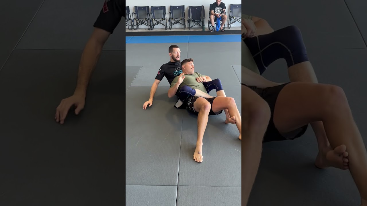 Hammer Lock Body Triangle 